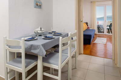 Apartmn 2 (2+2 os.), 1. patro, jih