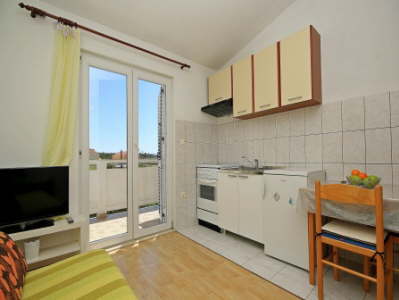 Apartmn 5 (2+2), 1. patro